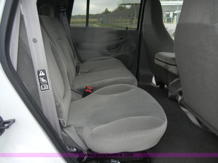 image for item D4902 2002 Ford Expedition XLT SUV <br />Non-repairable title, parts only