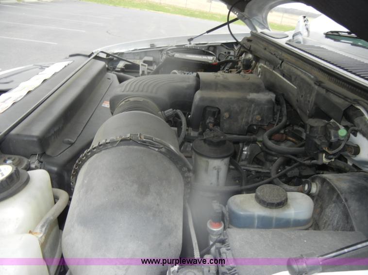 image for item D4902 2002 Ford Expedition XLT SUV <br />Non-repairable title, parts only