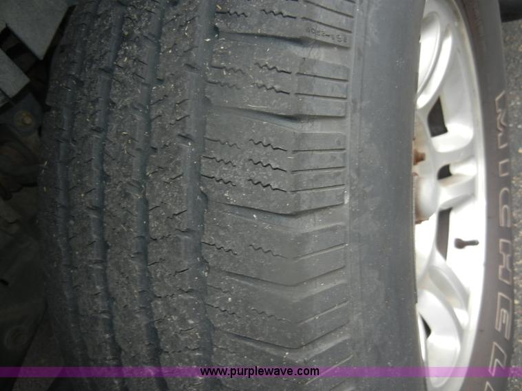 image for item D4902 2002 Ford Expedition XLT SUV <br />Non-repairable title, parts only