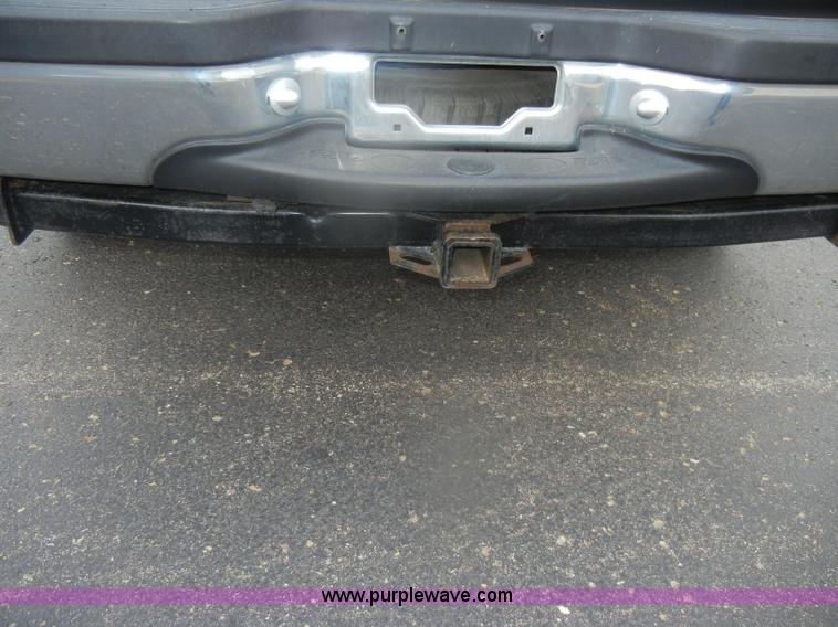 image for item D4902 2002 Ford Expedition XLT SUV <br />Non-repairable title, parts only