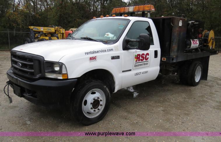 image for item B4534 2002 Ford F550 Super Duty flatbed lube truck
