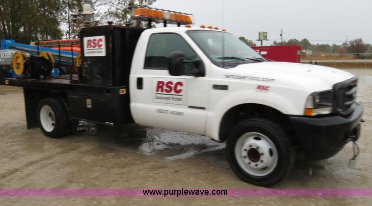 image for item B4534 2002 Ford F550 Super Duty flatbed lube truck
