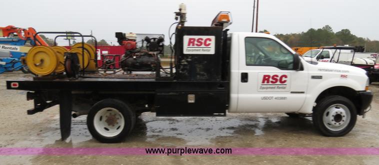 image for item B4534 2002 Ford F550 Super Duty flatbed lube truck