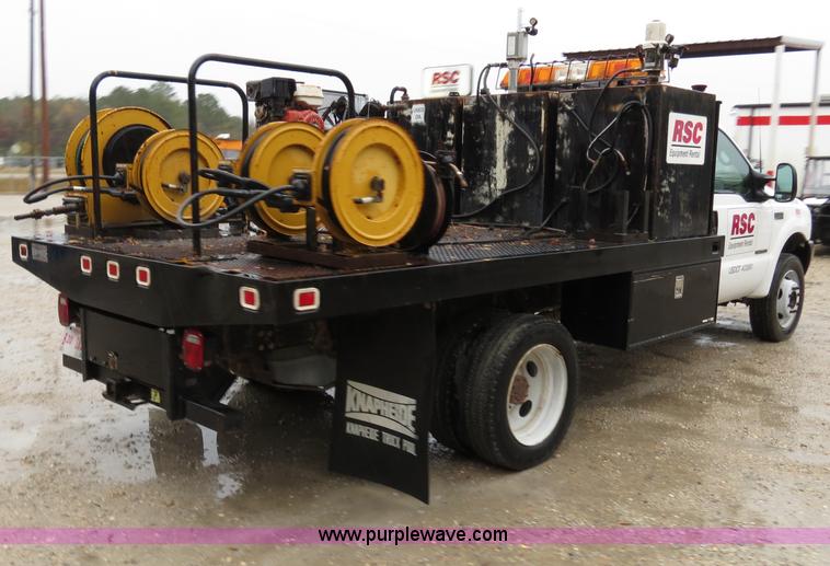 image for item B4534 2002 Ford F550 Super Duty flatbed lube truck