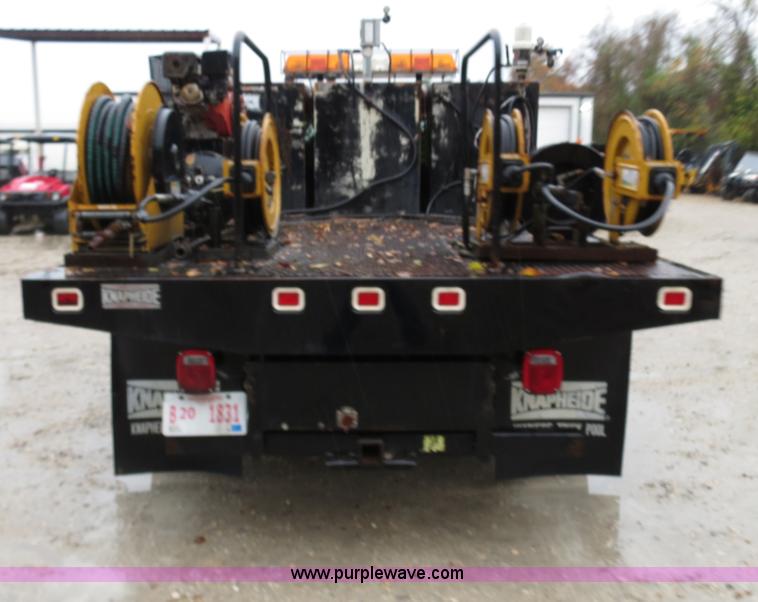 image for item B4534 2002 Ford F550 Super Duty flatbed lube truck