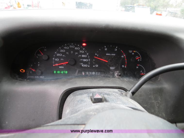 image for item B4534 2002 Ford F550 Super Duty flatbed lube truck