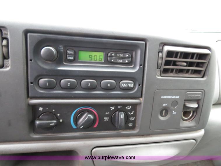 image for item B4534 2002 Ford F550 Super Duty flatbed lube truck