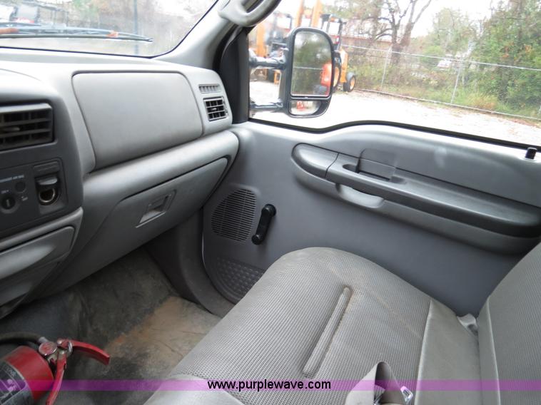 image for item B4534 2002 Ford F550 Super Duty flatbed lube truck