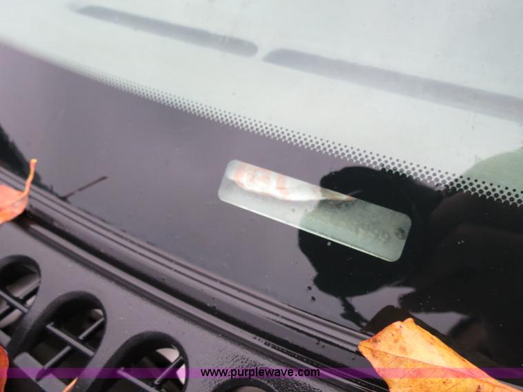 image for item B4534 2002 Ford F550 Super Duty flatbed lube truck