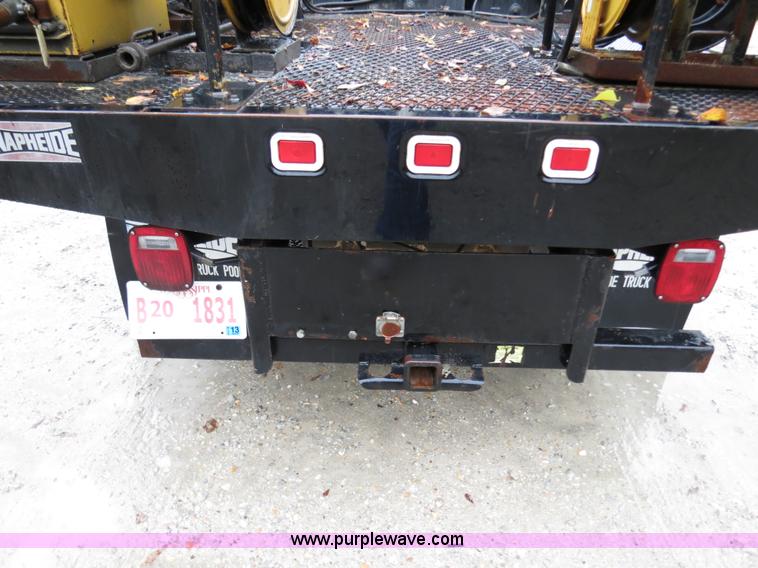 image for item B4534 2002 Ford F550 Super Duty flatbed lube truck