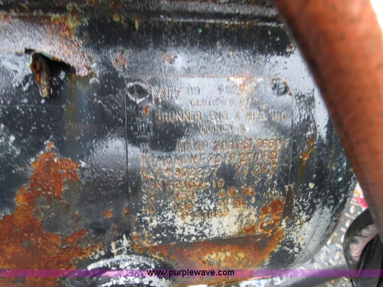 image for item B4534 2002 Ford F550 Super Duty flatbed lube truck