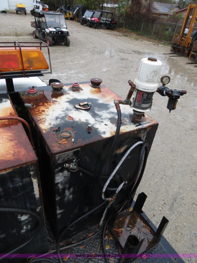 image for item B4534 2002 Ford F550 Super Duty flatbed lube truck