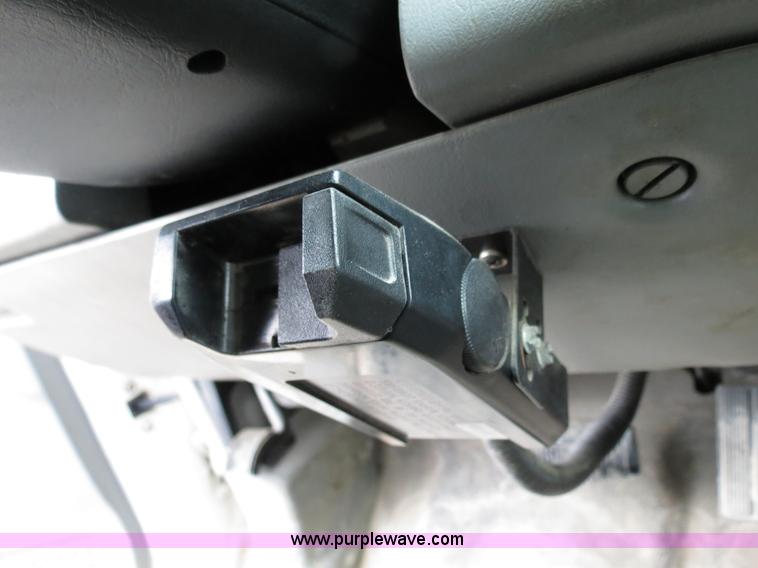 image for item B4534 2002 Ford F550 Super Duty flatbed lube truck