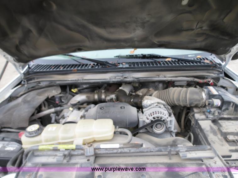 image for item B4534 2002 Ford F550 Super Duty flatbed lube truck