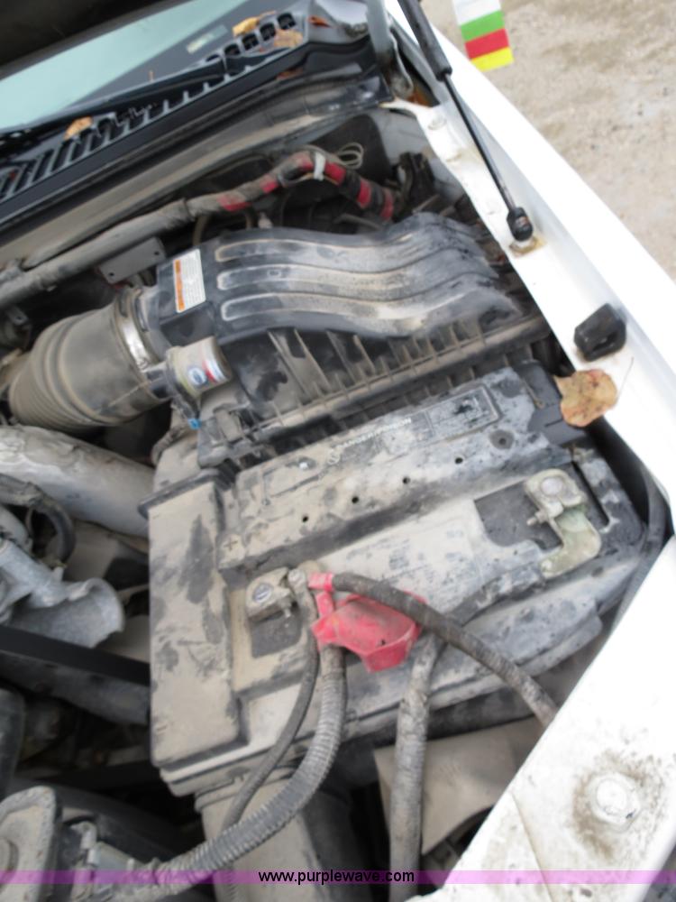 image for item B4534 2002 Ford F550 Super Duty flatbed lube truck