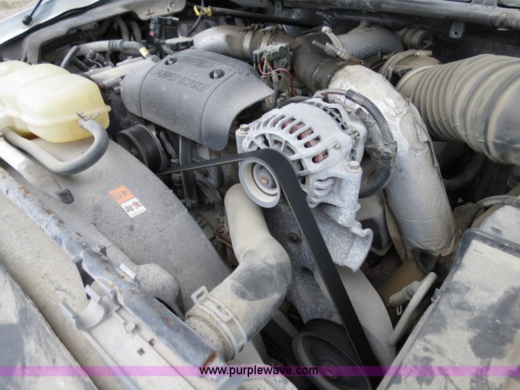 image for item B4534 2002 Ford F550 Super Duty flatbed lube truck