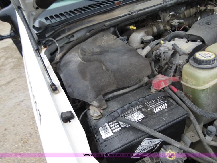 image for item B4534 2002 Ford F550 Super Duty flatbed lube truck