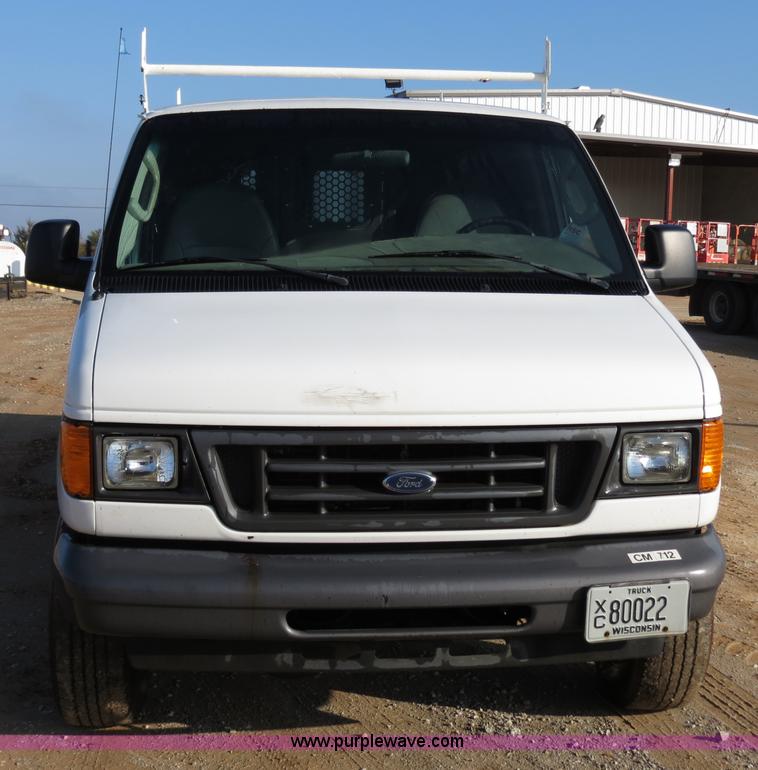 image for item B4535 2006 Ford Econoline E350 Super Duty cargo van