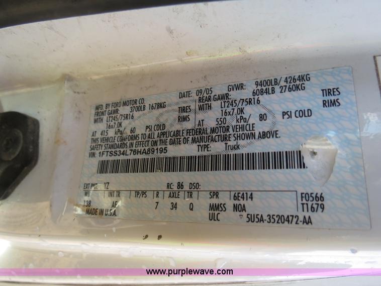 image for item B4535 2006 Ford Econoline E350 Super Duty cargo van