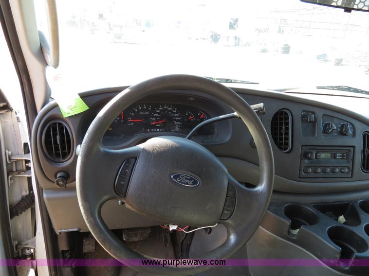 image for item B4535 2006 Ford Econoline E350 Super Duty cargo van
