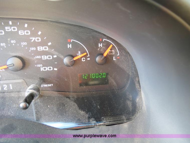 image for item B4535 2006 Ford Econoline E350 Super Duty cargo van