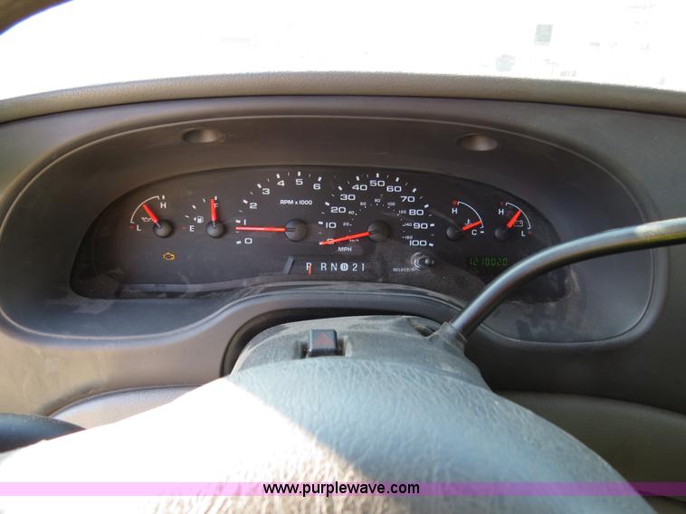 image for item B4535 2006 Ford Econoline E350 Super Duty cargo van