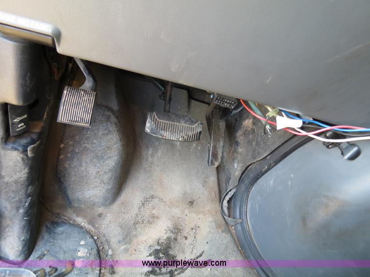 image for item B4535 2006 Ford Econoline E350 Super Duty cargo van