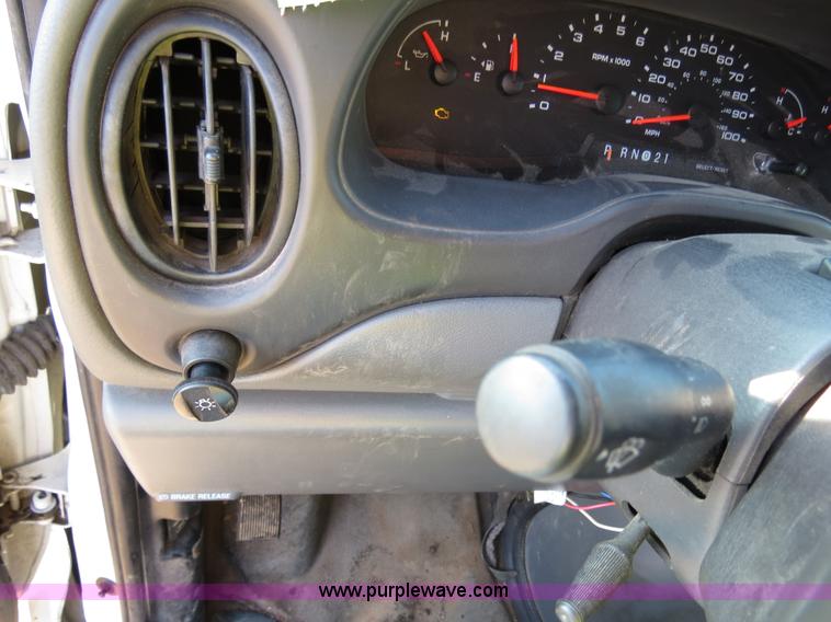 image for item B4535 2006 Ford Econoline E350 Super Duty cargo van