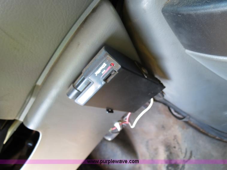 image for item B4535 2006 Ford Econoline E350 Super Duty cargo van