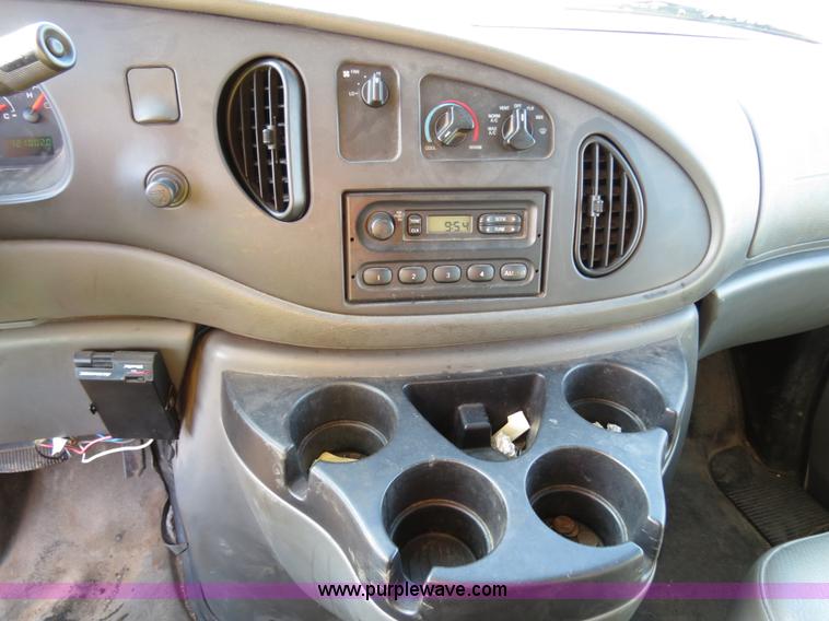image for item B4535 2006 Ford Econoline E350 Super Duty cargo van