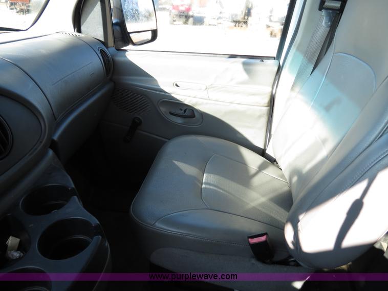 image for item B4535 2006 Ford Econoline E350 Super Duty cargo van