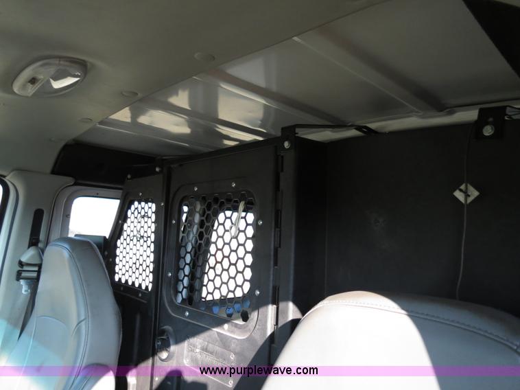image for item B4535 2006 Ford Econoline E350 Super Duty cargo van
