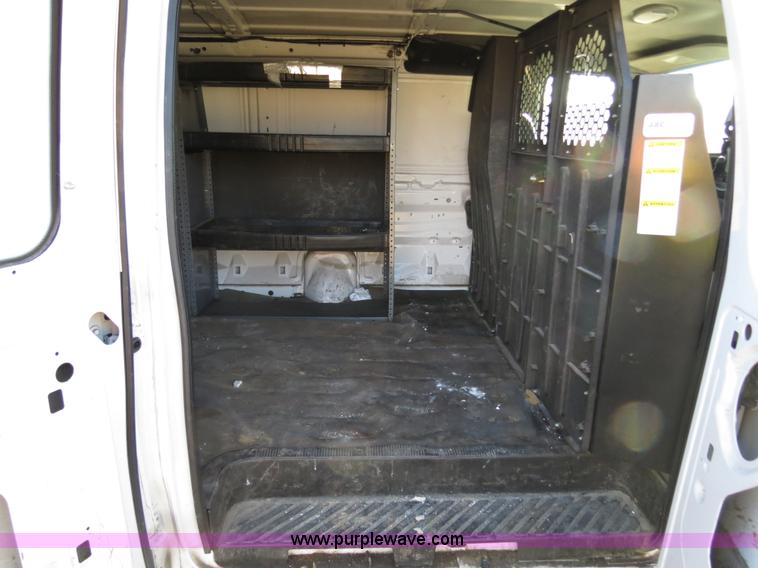 image for item B4535 2006 Ford Econoline E350 Super Duty cargo van
