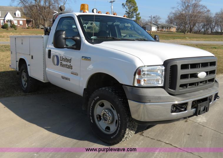 image for item B4536 2005 Ford F350 service truck