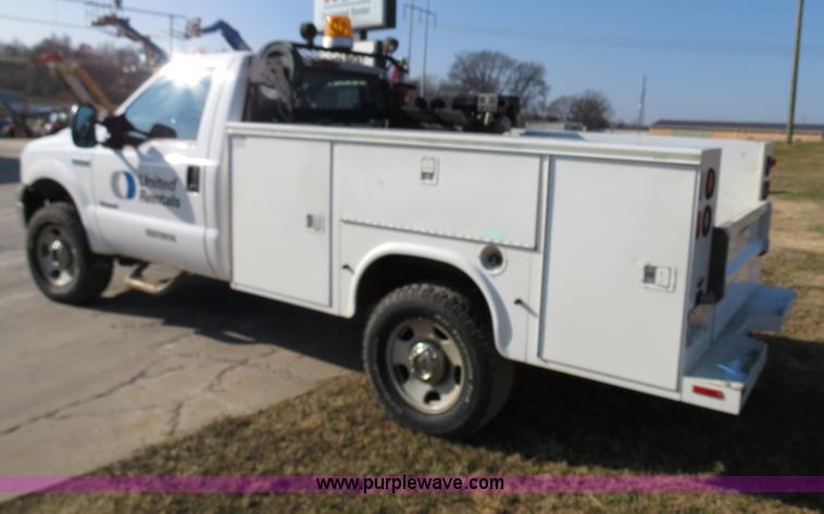 image for item B4536 2005 Ford F350 service truck