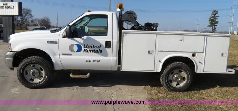 image for item B4536 2005 Ford F350 service truck