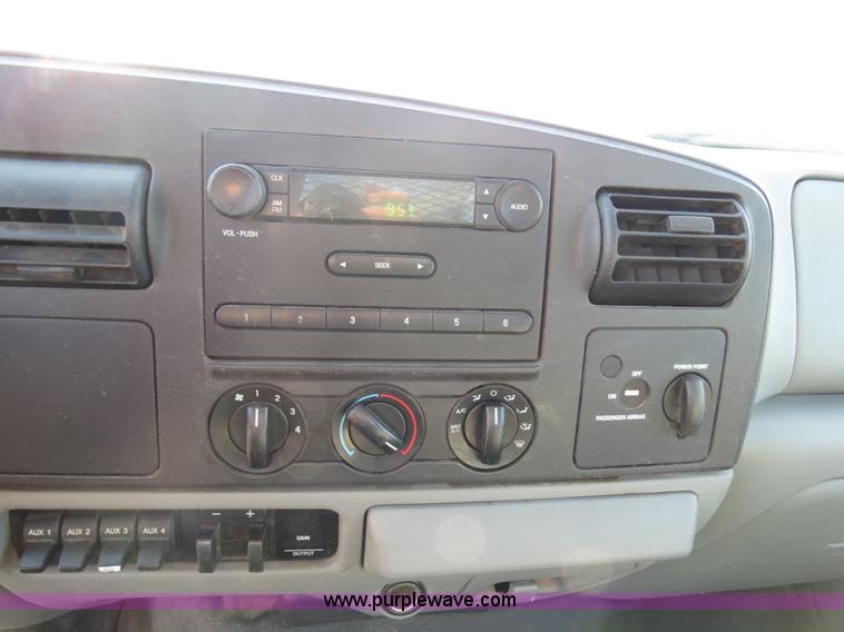 image for item B4536 2005 Ford F350 service truck