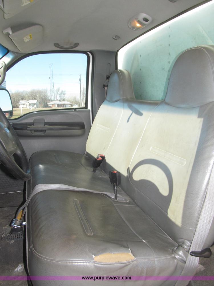 image for item B5284 2002 Ford F550 XL Super Duty box truck
