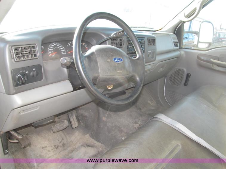 image for item B5284 2002 Ford F550 XL Super Duty box truck