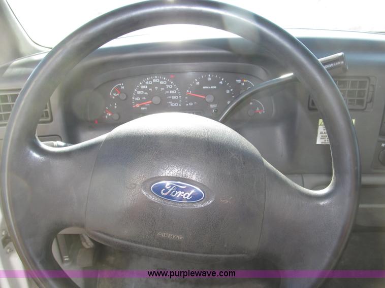 image for item B5284 2002 Ford F550 XL Super Duty box truck