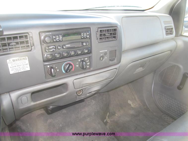 image for item B5284 2002 Ford F550 XL Super Duty box truck