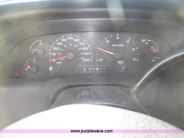 image for item B5284 2002 Ford F550 XL Super Duty box truck