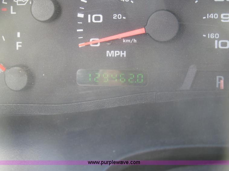 image for item B5284 2002 Ford F550 XL Super Duty box truck