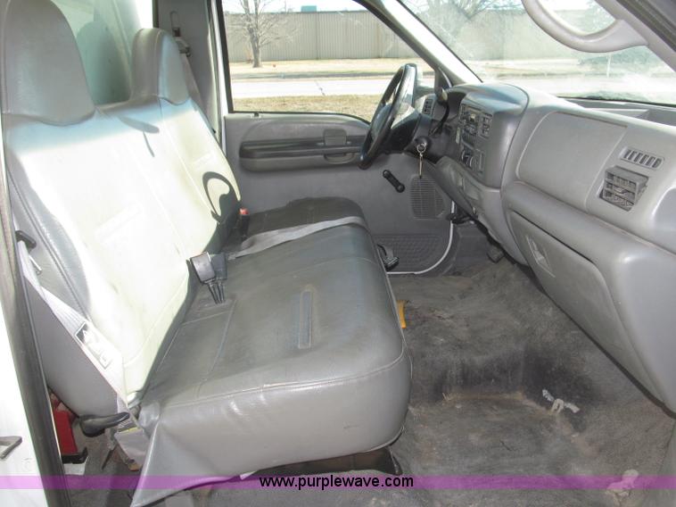 image for item B5284 2002 Ford F550 XL Super Duty box truck