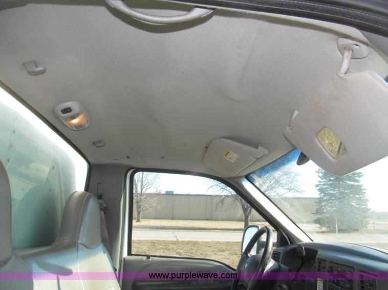 image for item B5284 2002 Ford F550 XL Super Duty box truck
