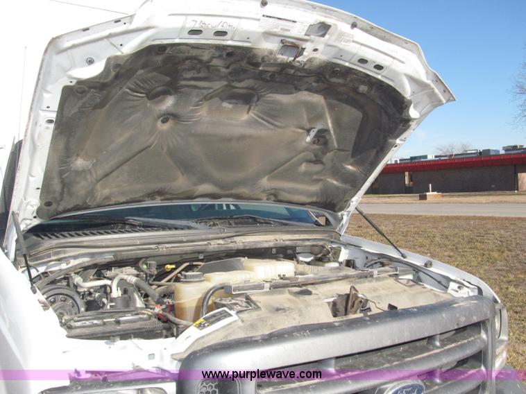 image for item B5284 2002 Ford F550 XL Super Duty box truck