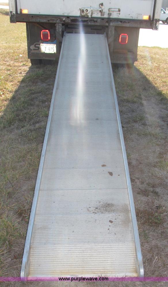 image for item B5284 2002 Ford F550 XL Super Duty box truck