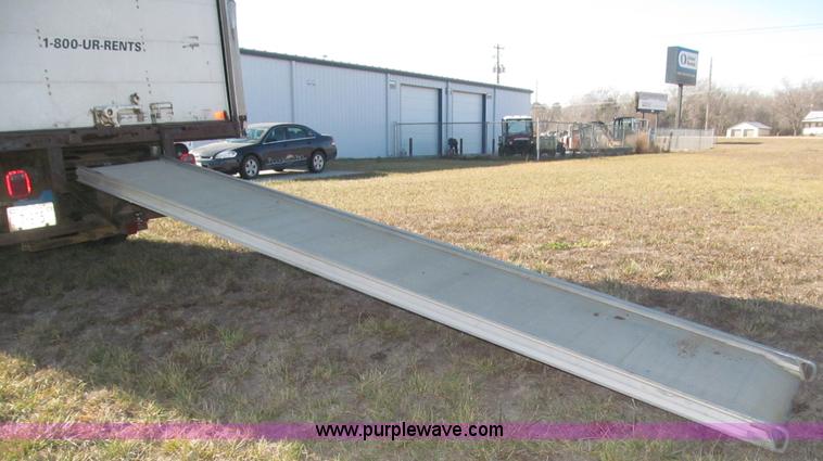 image for item B5284 2002 Ford F550 XL Super Duty box truck