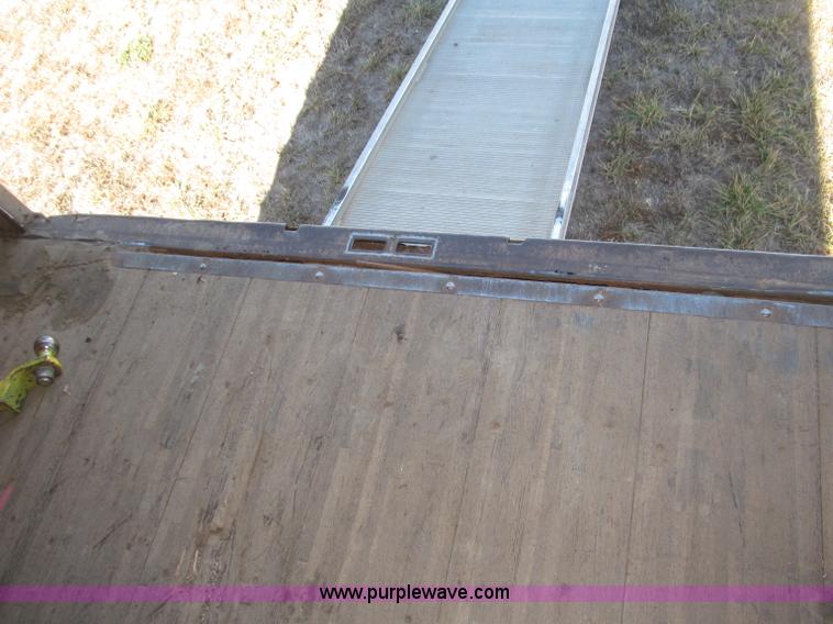 image for item B5284 2002 Ford F550 XL Super Duty box truck