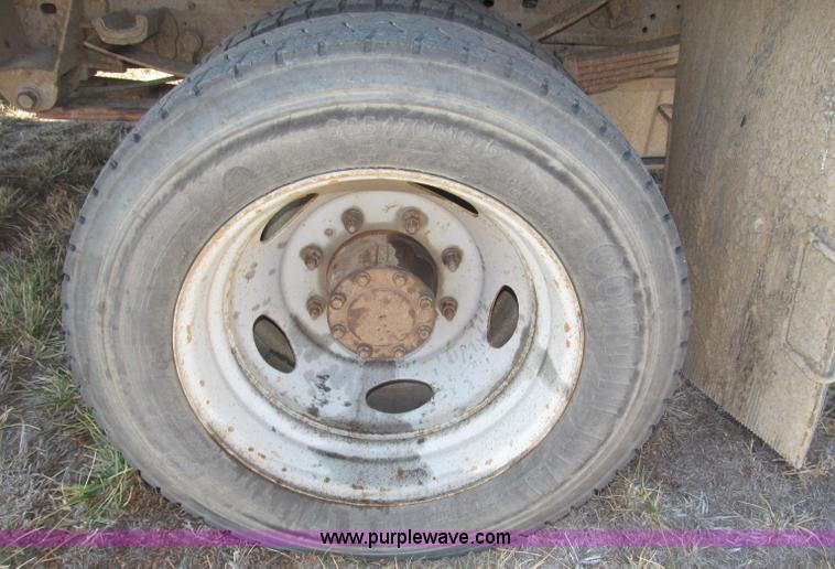 image for item B5284 2002 Ford F550 XL Super Duty box truck